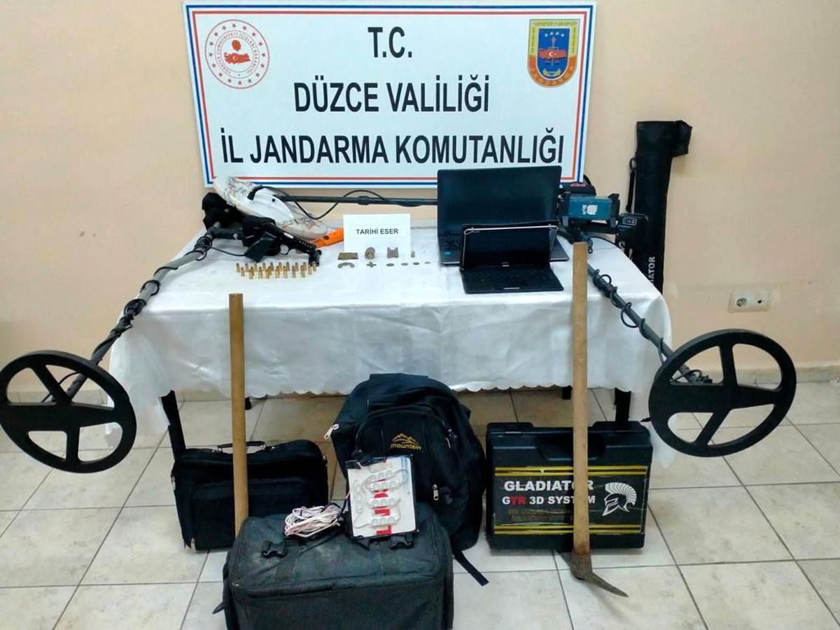 Durdurulan araçtan tarihi eser çıktı