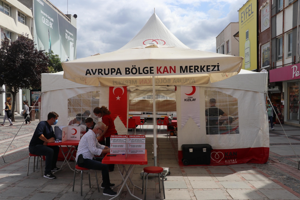 Edirne\'de Türk Kızılay tarafından kan bağışı kampanyası düzenlendi