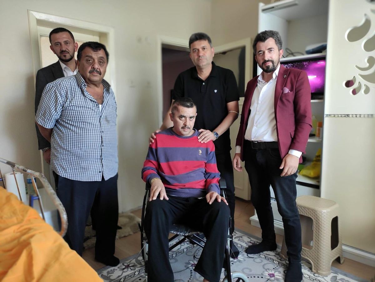 Emekli maden işçisinin yüzünü güldürdüler