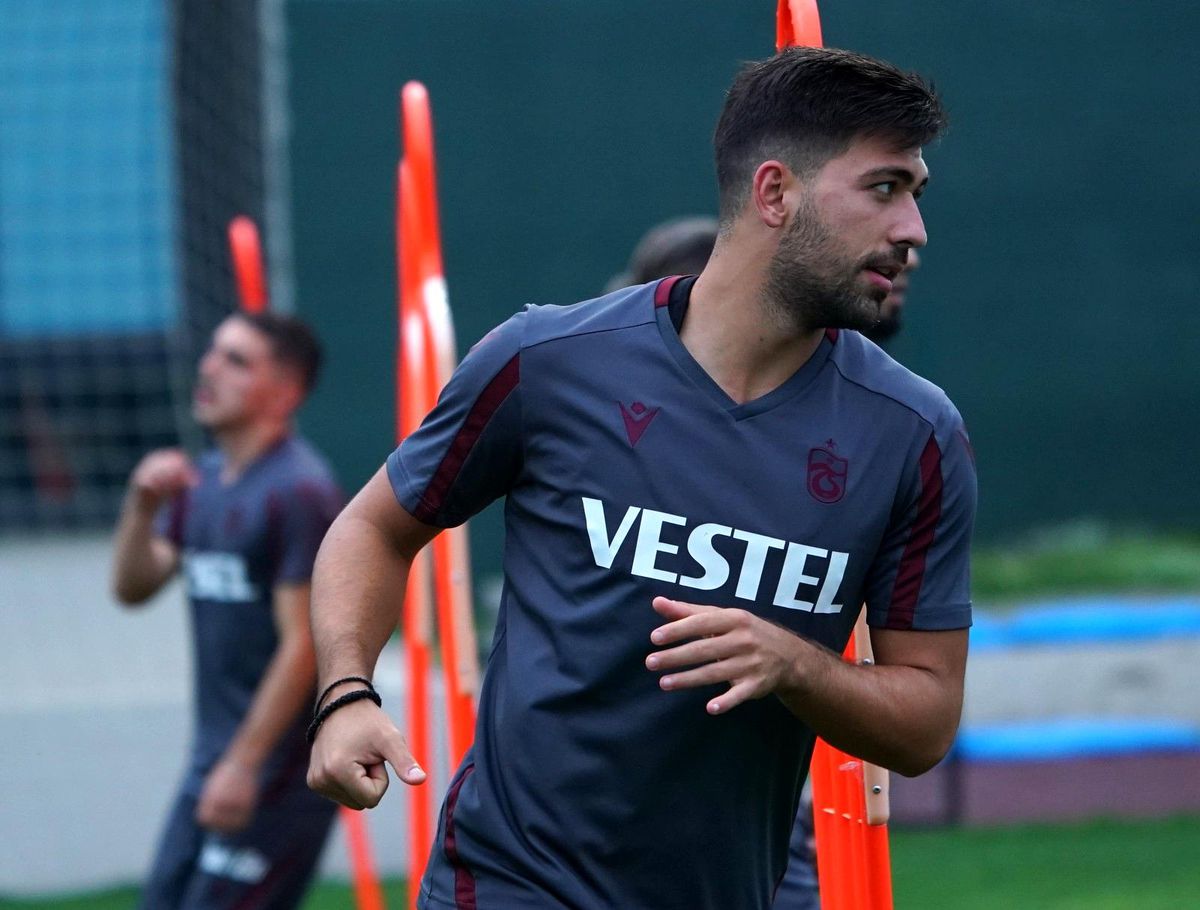 Gözler Bakasetas\'ın üzerinde