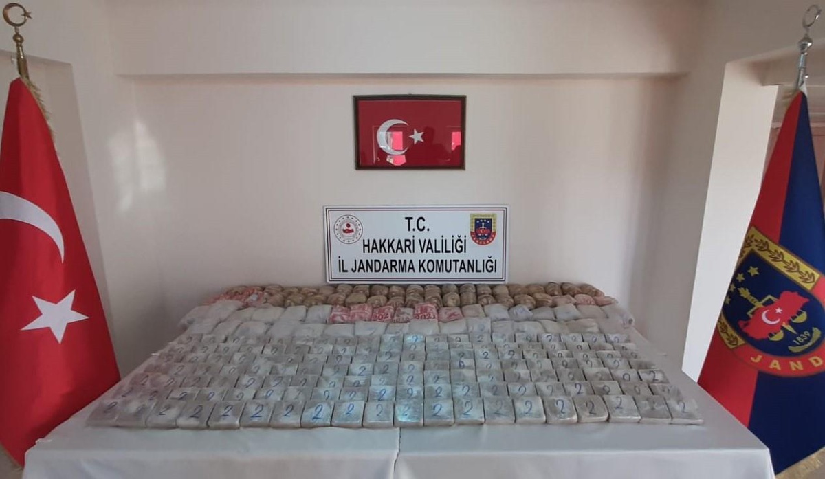Hakkari\'de araziye gömülü 160 kilo eroin ele geçirildi