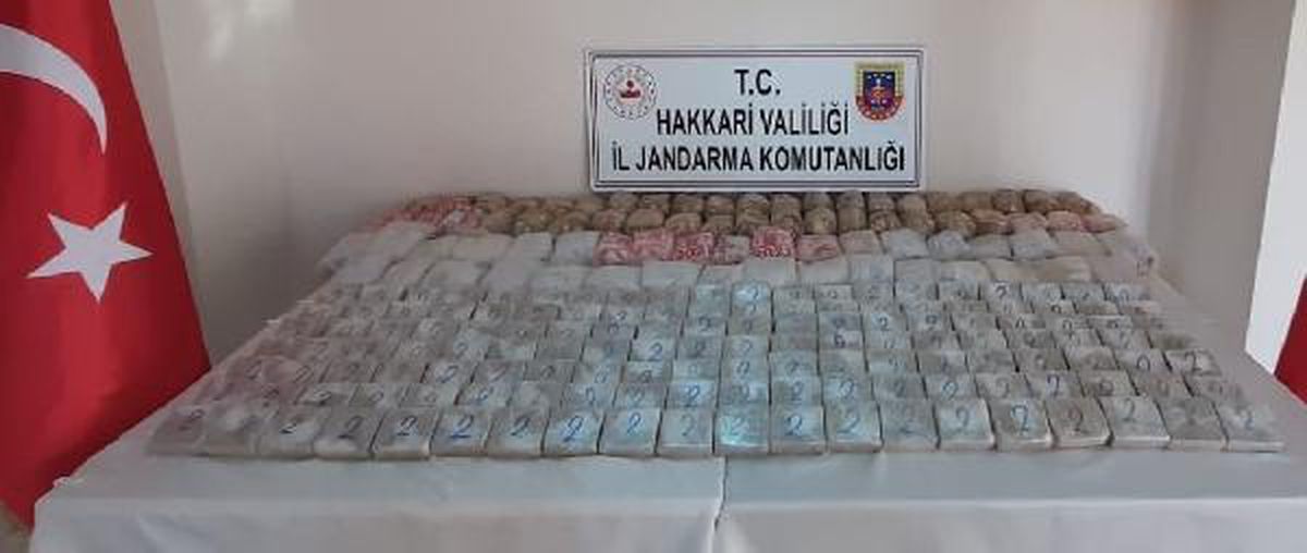 Hakkari\'de toprağa gömülü 160 kilo \'eroin\' ele geçirildi