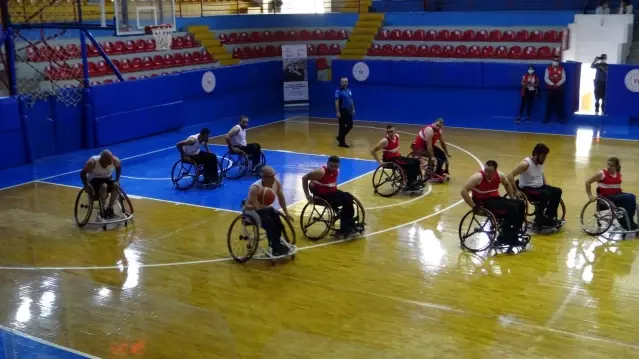 Hatay'da tekerlekli sandalye basketbol dostluk maçı yapıldı Hatay'da tekerlekli sandalye basketbol dostluk maçı yapıldı