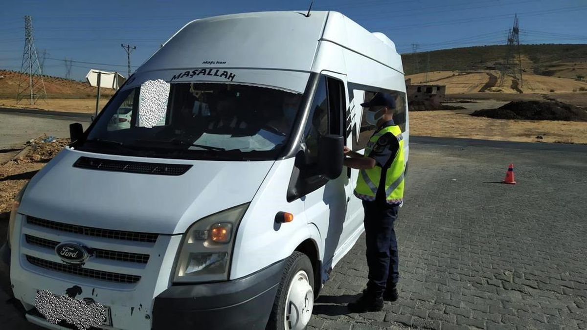 Son dakika... Jandarma ekipleri, okul servislerine yönelik denetim yaptı