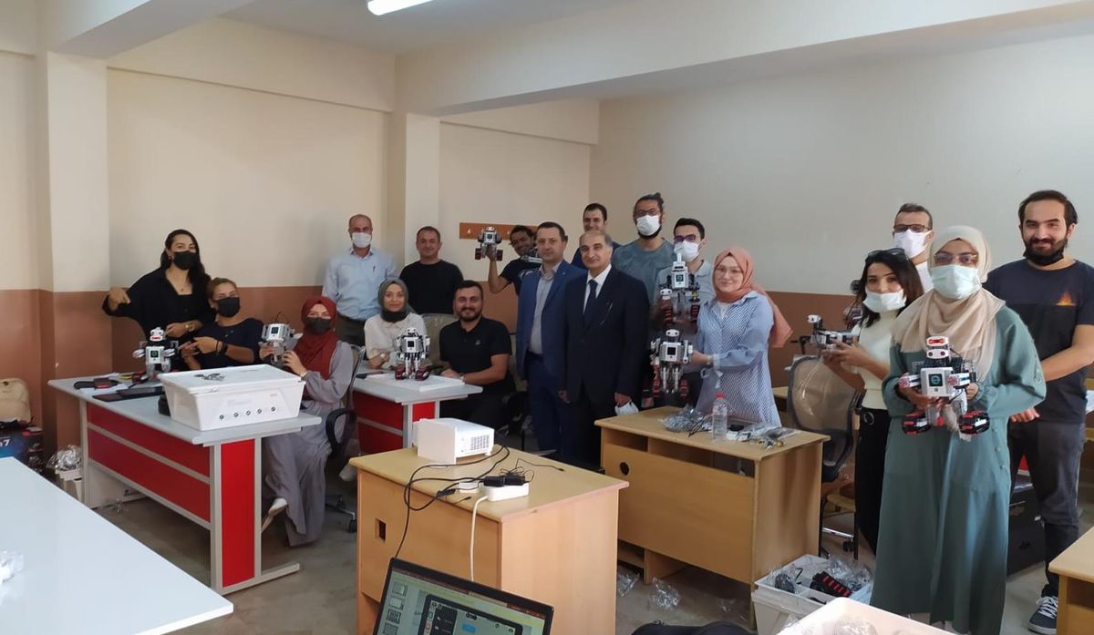 Kağızman\'da öğretmenlere robotik kodlama eğitimi verildi