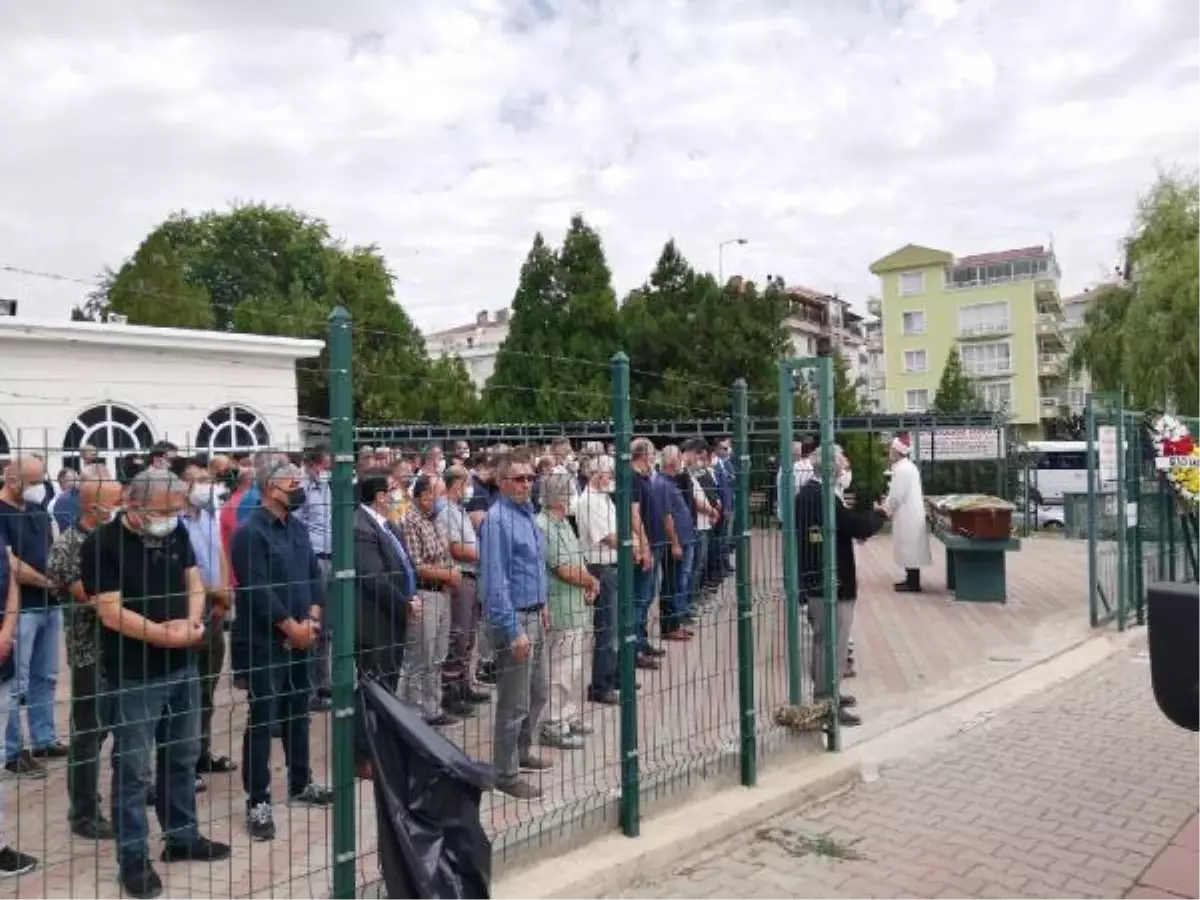 Son dakika haberi... Kalp krizinden ölen liseli İrem, son yolculuğa uğurlandı