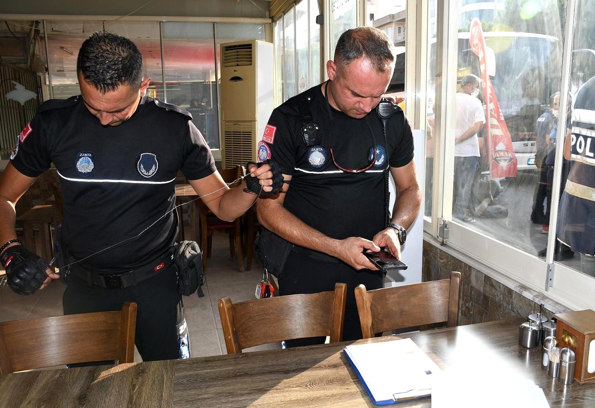 Kuşadası\'nda imara aykırı iş yeri mühürlendi