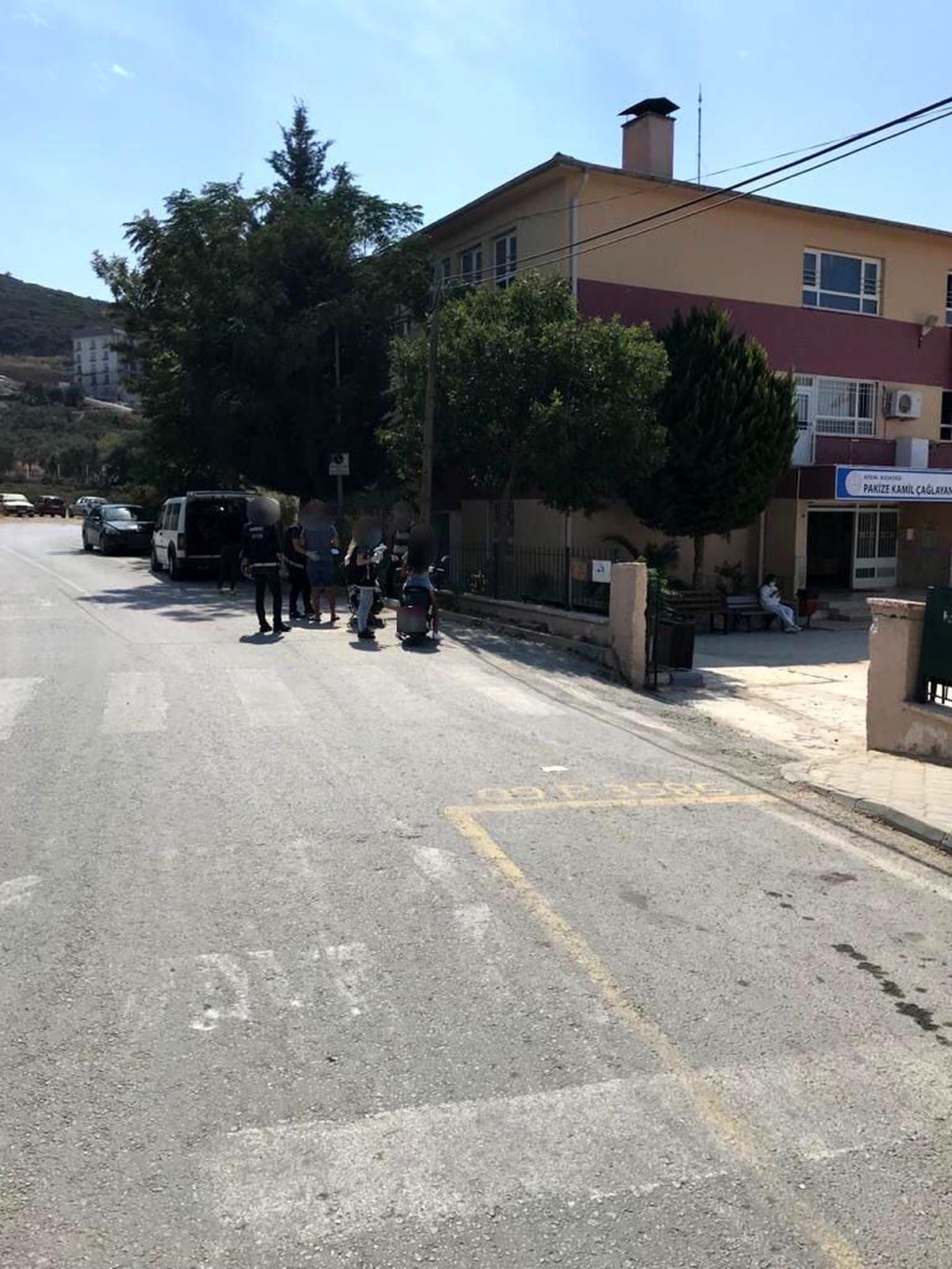 Kuşadası\'nda polis okullarda denetim yaptı