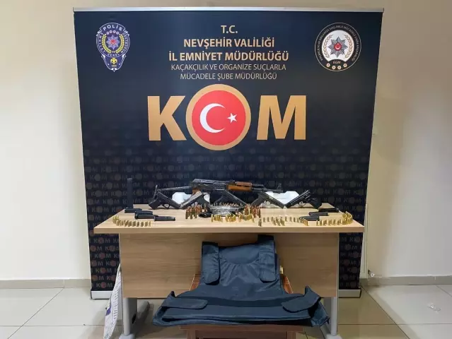 Nevşehir'de gece kulübünde kalaşnikof tüfek ve 5 tabanca ele geçirildi Nevşehir'de gece kulübünde kalaşnikof tüfek ve 5 tabanca ele geçirildi