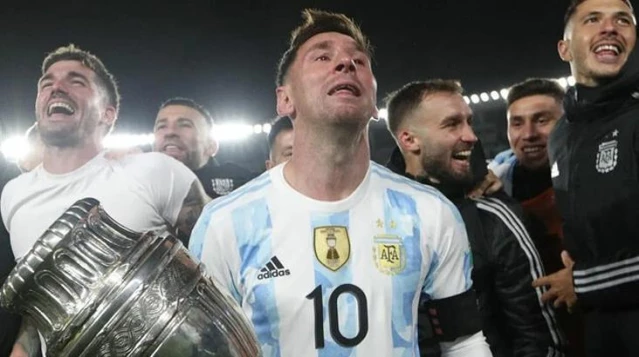 Messi'nin duygu dolu anları! Pele'nin rekorunu tarihe gömünce hüngür hüngür ağladı