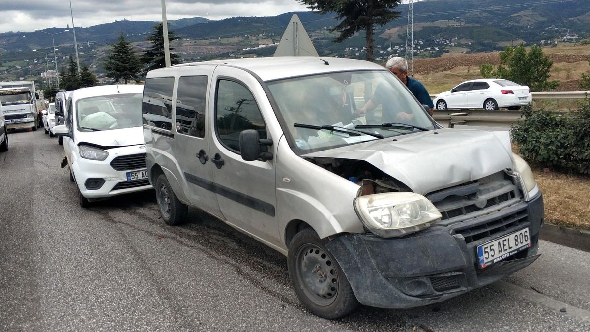Samsun\'da 5 aracın karıştığı zincirleme trafik kazası: 1 yaralı