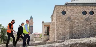 Tarihi kale projesinde adeta iğneyle kuyu kazıyorlar