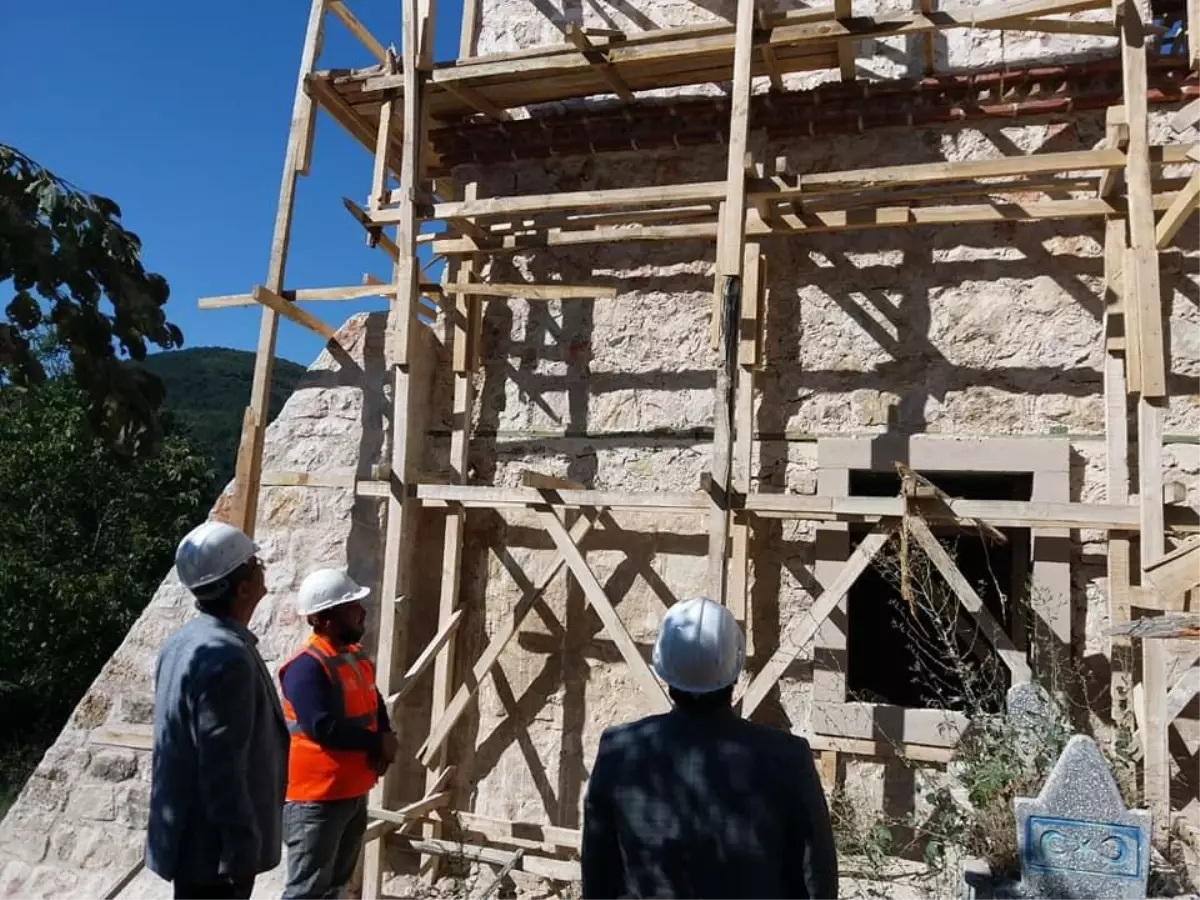 Tarihi Derebaşalan Resul Dede Cami Restorasyonu Devam Ediyor.