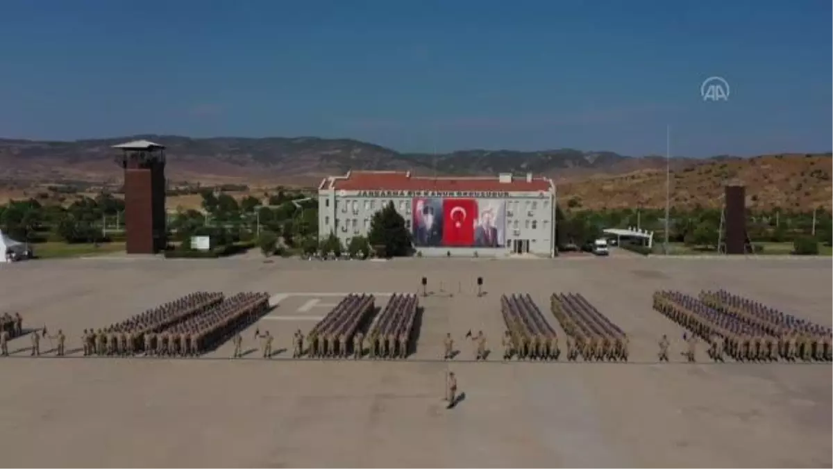 "Terörle mücadele" için yemin eden jandarma komandolar göreve hazır