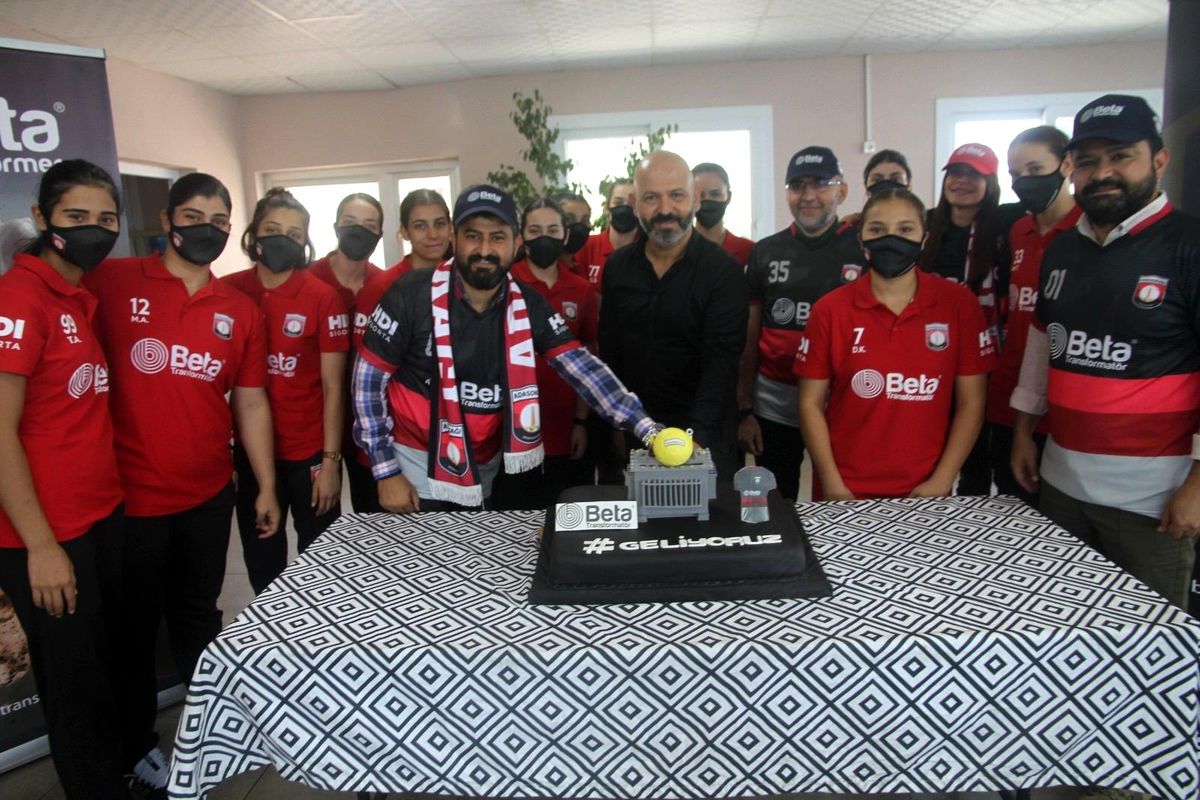 Toprak sahadan 1. Lig\'e yükselen kadınlar voleybol takımının hedefi şampiyonluk