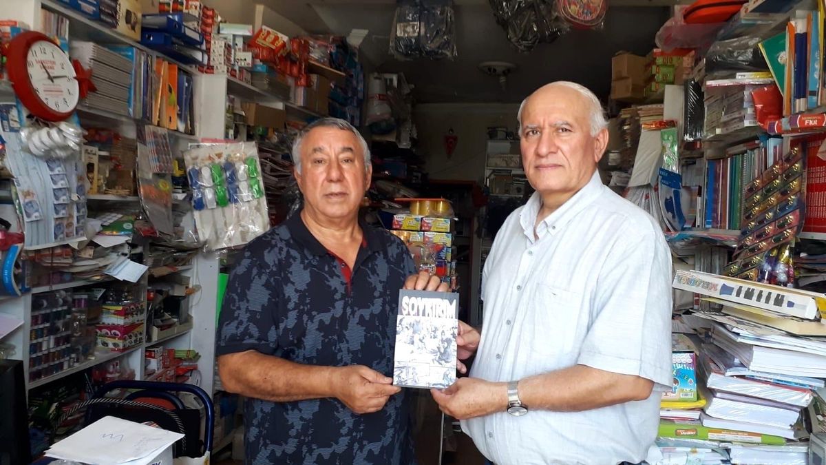 Ünsal, Soykırım kitabını Önal\'a hediye etti