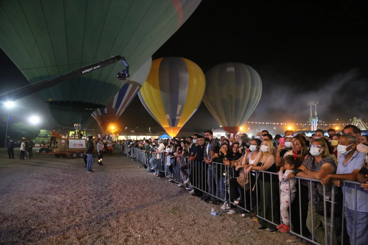 Ürgüp\'te "49. Uluslararası Ürgüp Bağ Bozumu ve Balon Festivali"