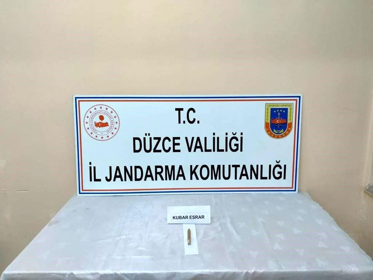 Yol uygulamasında durdurulan araçlardan uyuşturucu çıktı