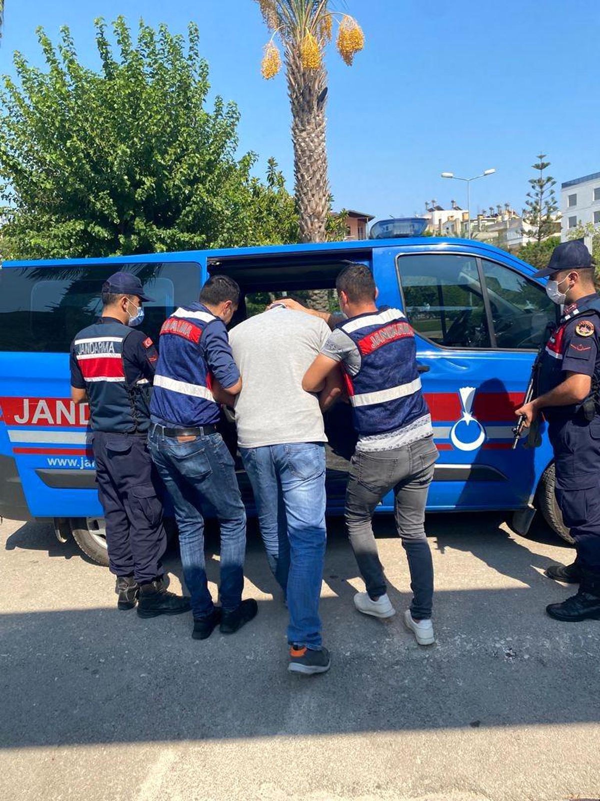 11 ayrı suçtan aranan şahıs jandarma tarafından yakalandı