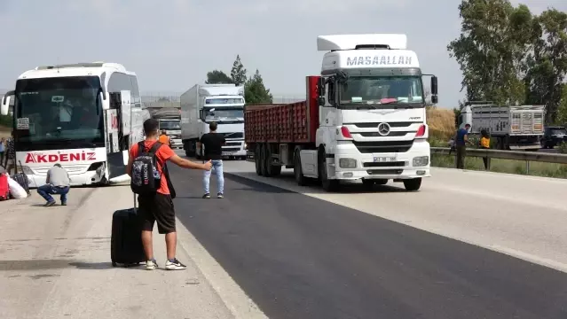Yolcu otobüsü kaza yaptı, üniversite öğrencisi otostop çekerek havalimanına gitti Yolcu otobüsü kaza yaptı, üniversite öğrencisi otostop çekerek havalimanına gitti