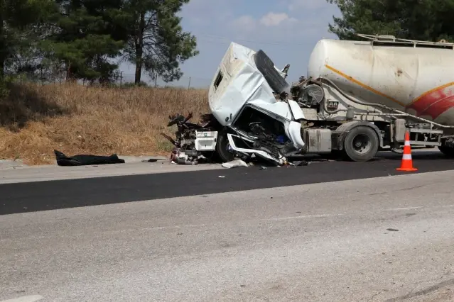 Yolcu otobüsü kaza yaptı, üniversite öğrencisi otostop çekerek havalimanına gitti Yolcu otobüsü kaza yaptı, üniversite öğrencisi otostop çekerek havalimanına gitti