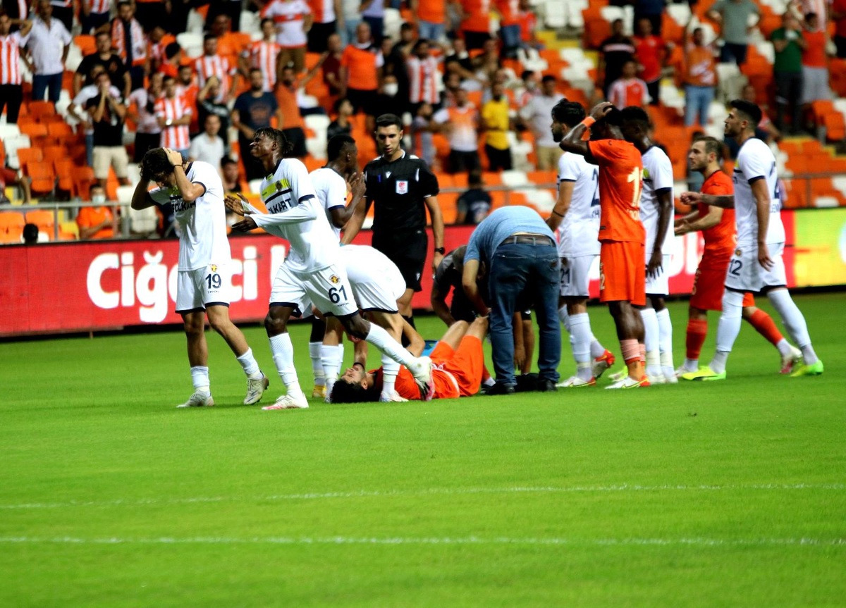 Adanaspor\'da Berkan Fırat\'ın ayağı kırıldı