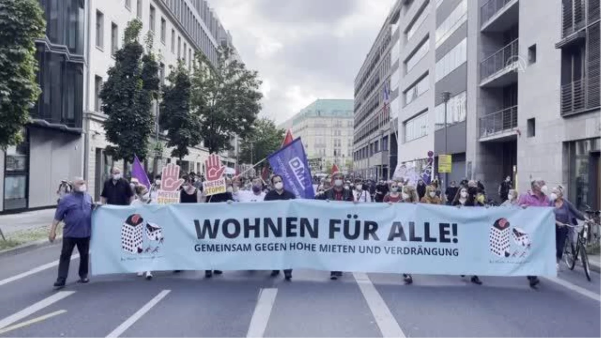 Almanya\'da artan konut fiyatları Berlin\'de binlerce kişi tarafından protesto edildi