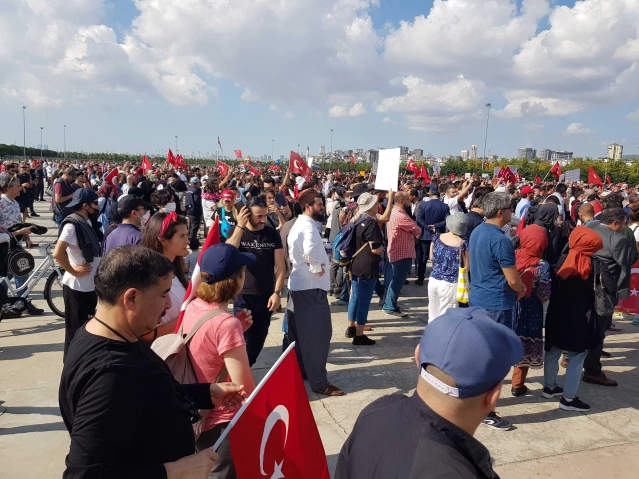 Aşı karşıtları İstanbul'da bir araya geldi! Maskesiz kalabalık büyük endişe yarattı