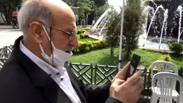 AŞI OLDU BAKANLIKTAN SMS GELMEYİNCE GÖREVLİLERİN FOTOĞRAFINI ÇEKTİ