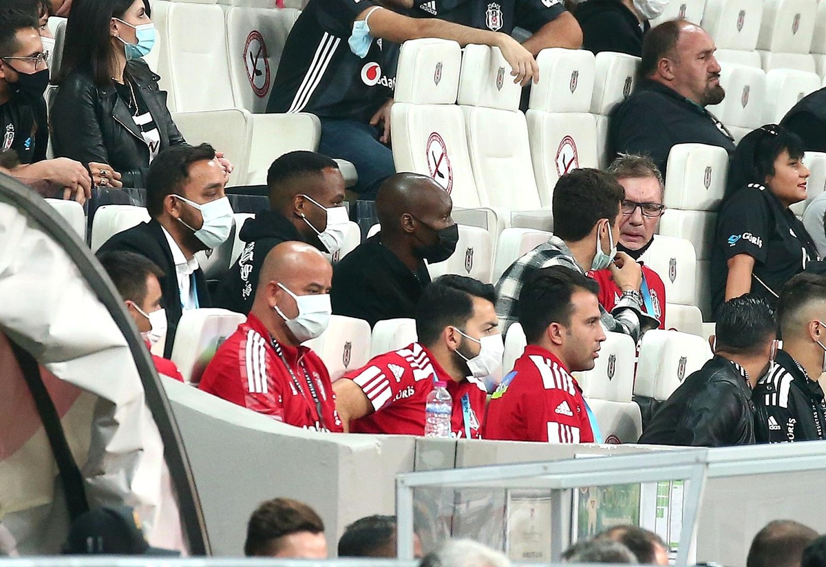 Atiba ve Larin maçı tribünden izledi