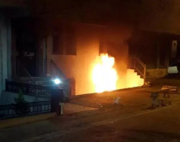 AVCILAR'DA YİNE BOŞALTILAN BİNADA YANGIN AVCILAR'DA YİNE BOŞALTILAN BİNADA YANGIN