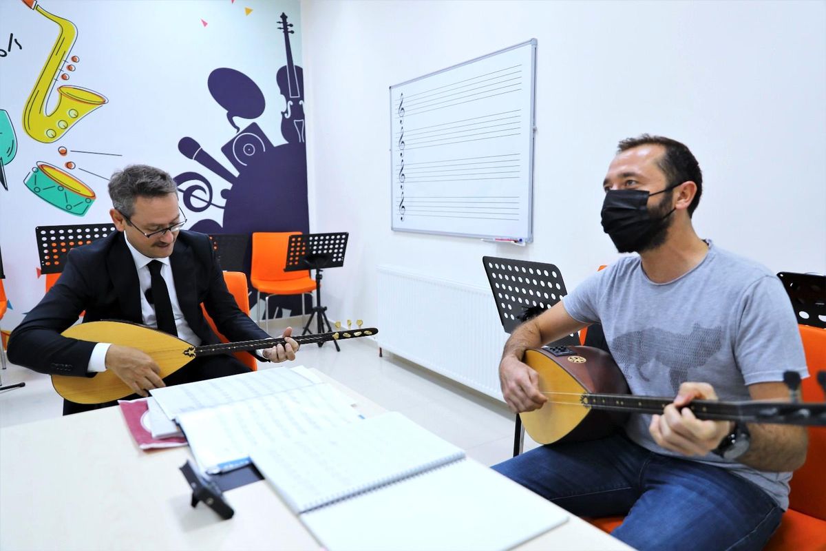 Başkan Kartoğlu\'ndan Başakşehirli gençlere eğitim çağrısı