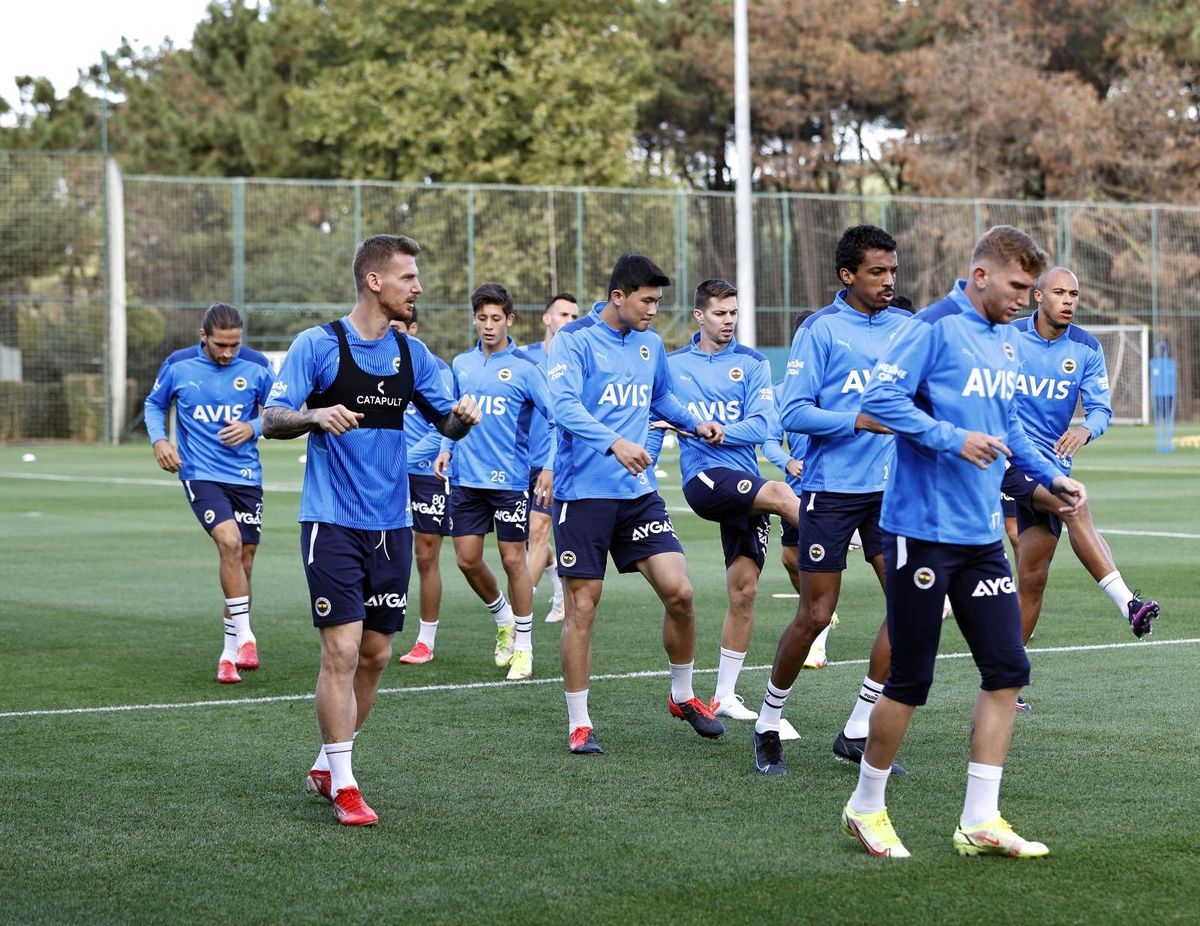 Fenerbahçe kampa girdi