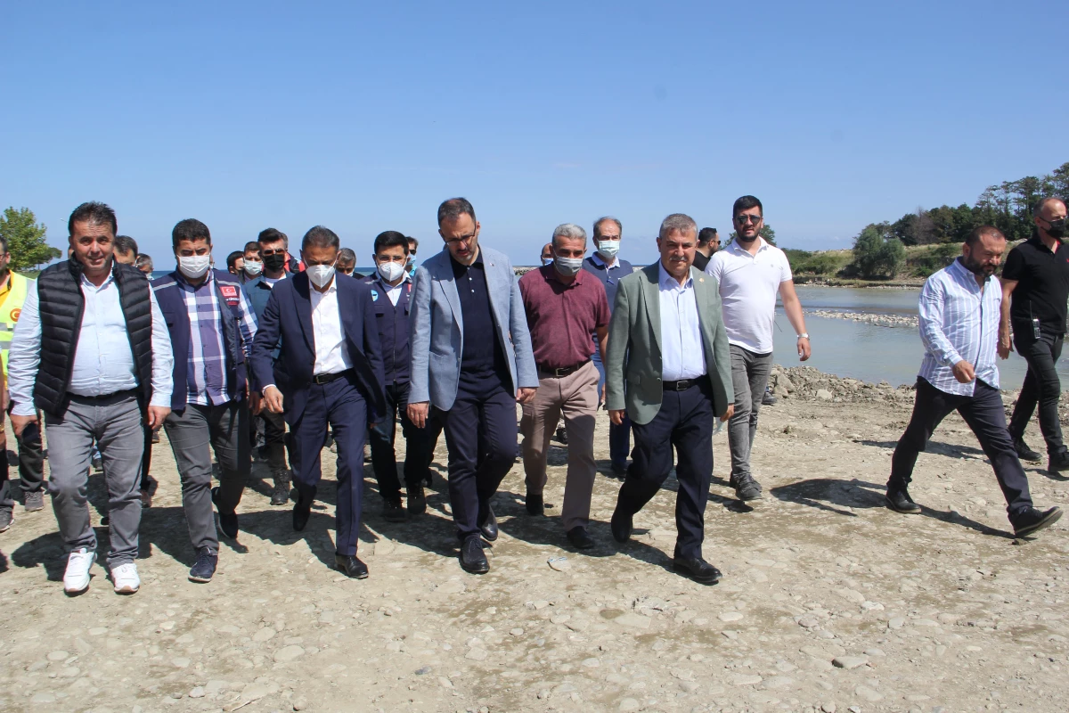 Son dakika haberleri! Gençlik ve Spor Bakanı Kasapoğlu, sel felaketinin yaşandığı Ayancık\'ı ziyaret etti