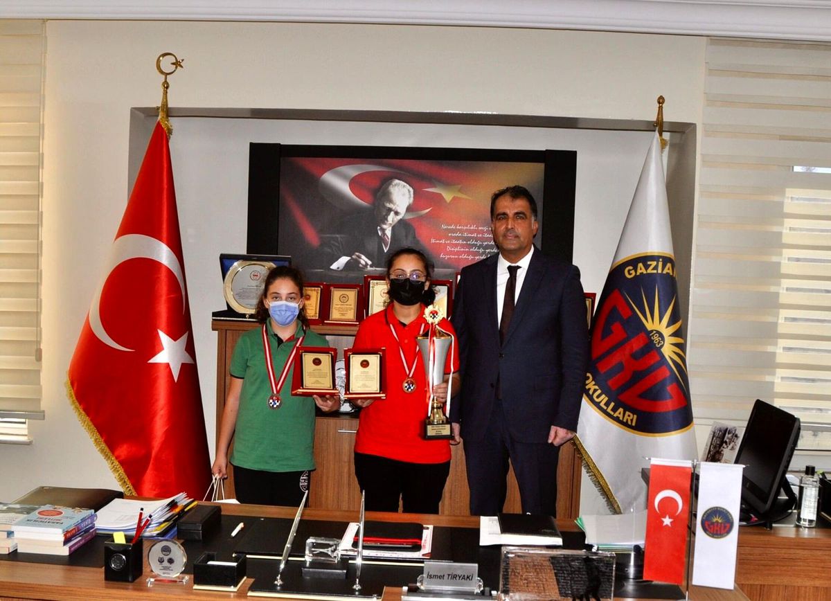 GKV\'li satranç turnuvası kahramanları, ödüllendirildi