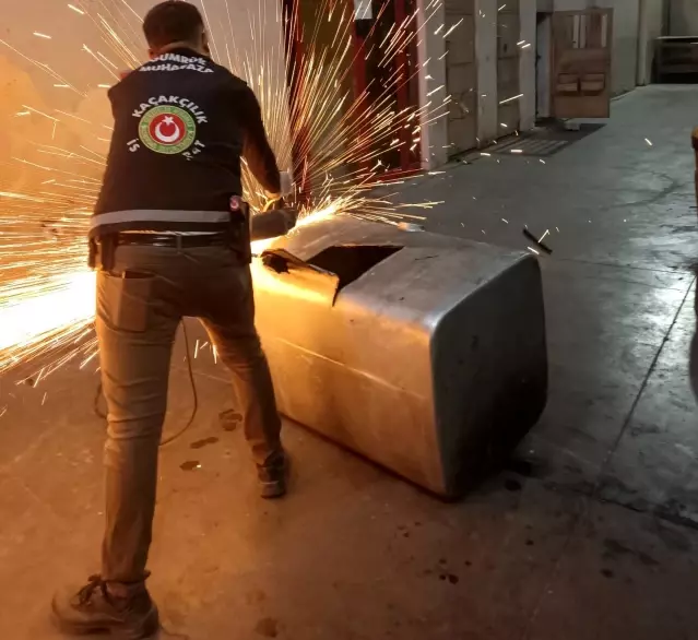 Gürbulak Kapısında, bir tırın yakıt deposuna saklanmış 84 kilogram eroin yakalandı Gürbulak Kapısında, bir tırın yakıt deposuna saklanmış 84 kilogram eroin yakalandı