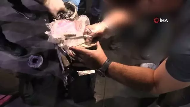 Gürbulak Kapısında, bir tırın yakıt deposuna saklanmış 84 kilogram eroin yakalandı Gürbulak Kapısında, bir tırın yakıt deposuna saklanmış 84 kilogram eroin yakalandı
