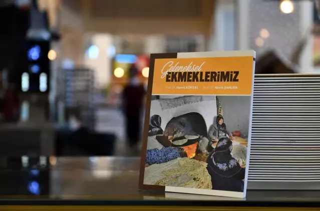 Halk Ekmek'ten Geleneksel Ekmeklerimiz kitabı