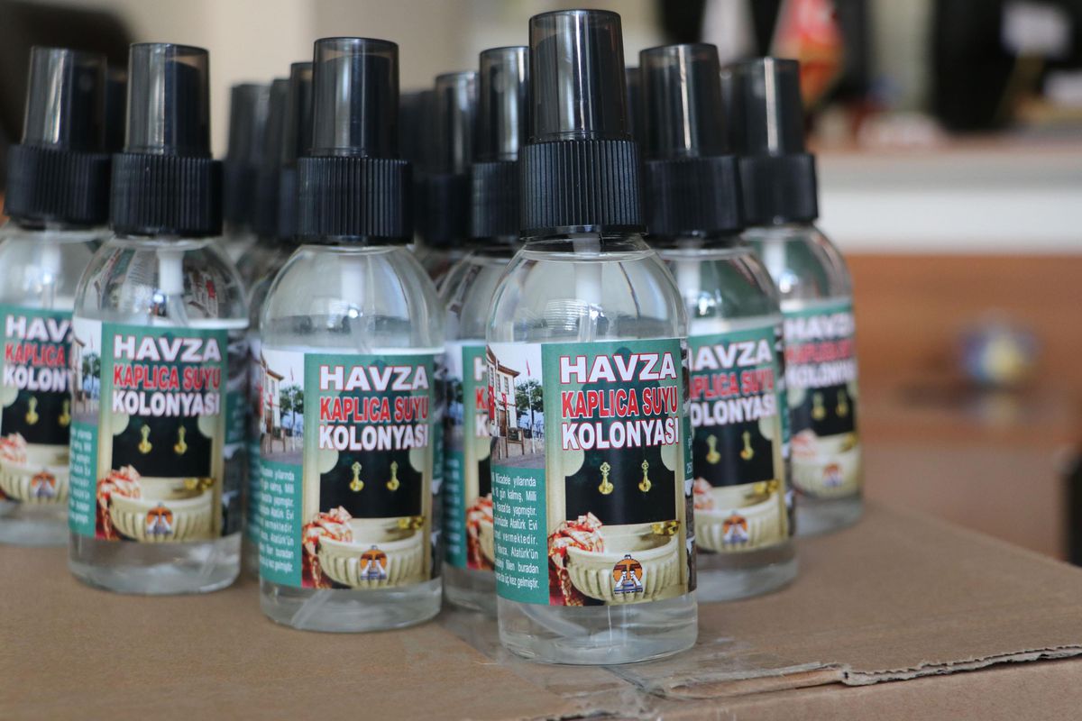 Havza\'da kaplıca suyundan kolonya üretildi