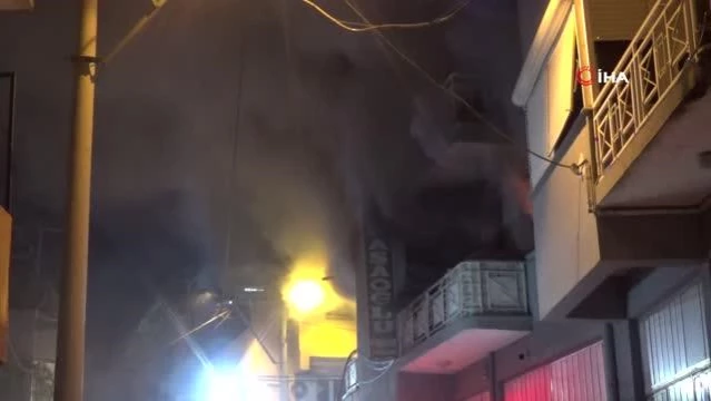 Son dakika! İzmir'de mobilya atölyesinde korkutan yangın