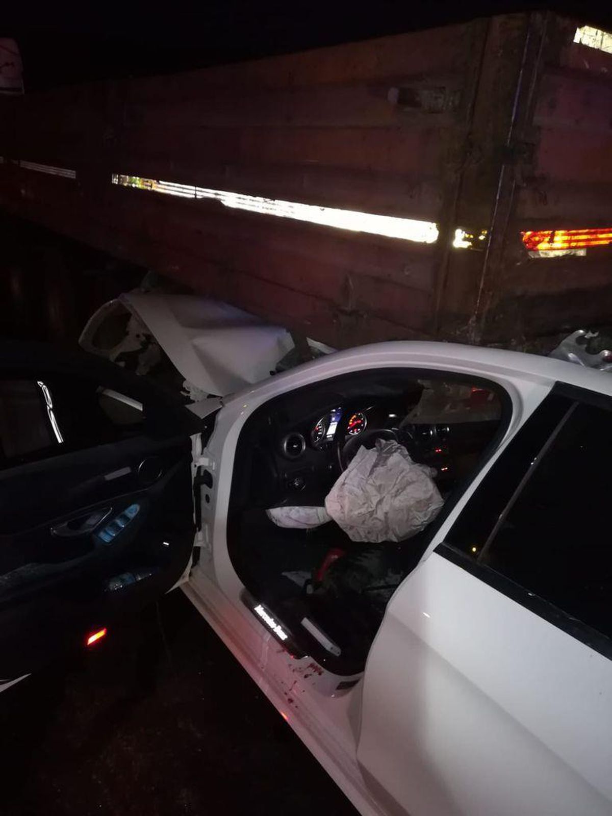 Kahramanmaraş\'ta tıra çarpan otomobildeki 3 kişi öldü