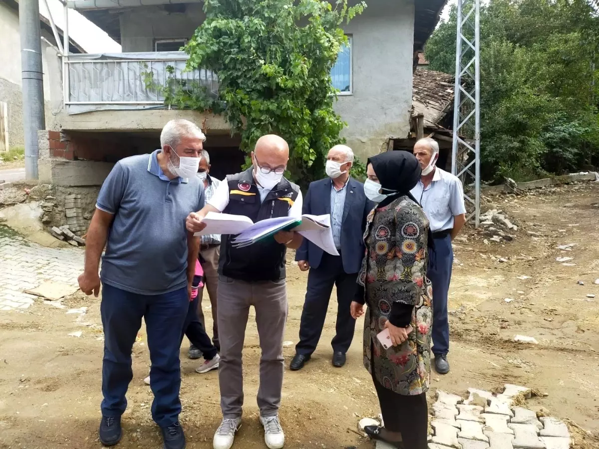 Kaymakam Özay, selden zarar köyde incelemelerde bulundu