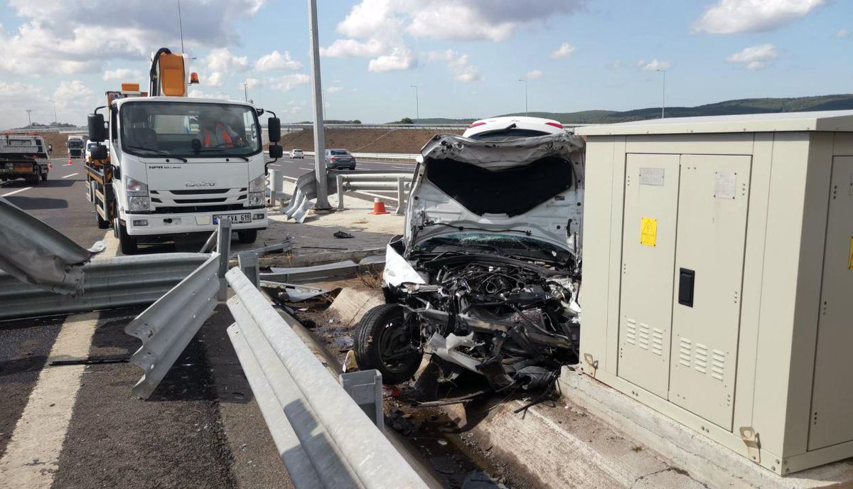 Son dakika haber... Kocaeli\'de kazazedelere yardıma giden otoyol görevlisi otomobilin çarpması sonucu öldü