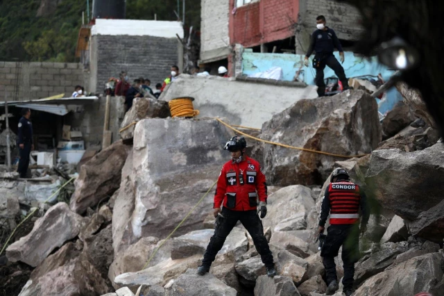 Meksika'da yamaçtan kopan dev kayalar evlerin üzerine düştü: 1 ölü, 10 kayıp