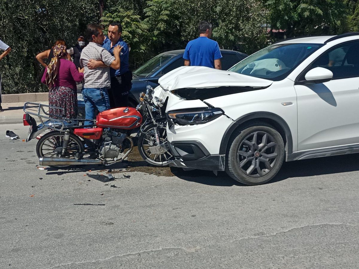 Mersin\'de otomobille çarpışan motosikletin sürücüsü yaralandı