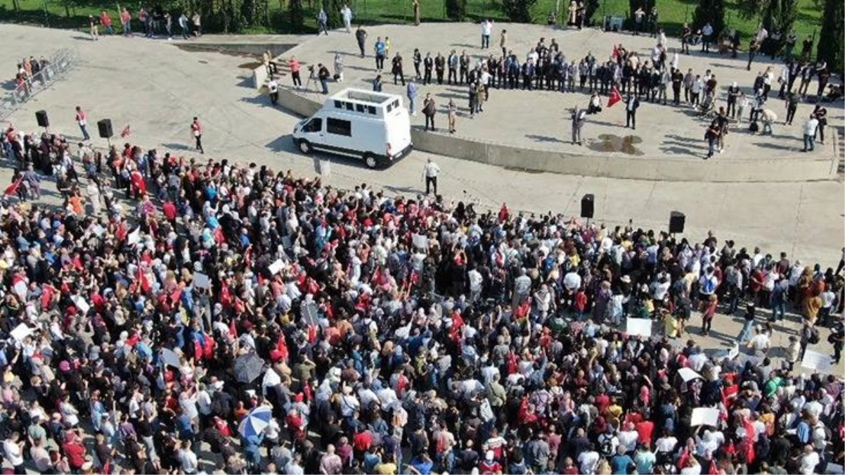 Miting düzenleyen aşı karşıtları İstiklal Marşı\'nı yanlış okudu, ortaya ilginç görüntüler çıktı