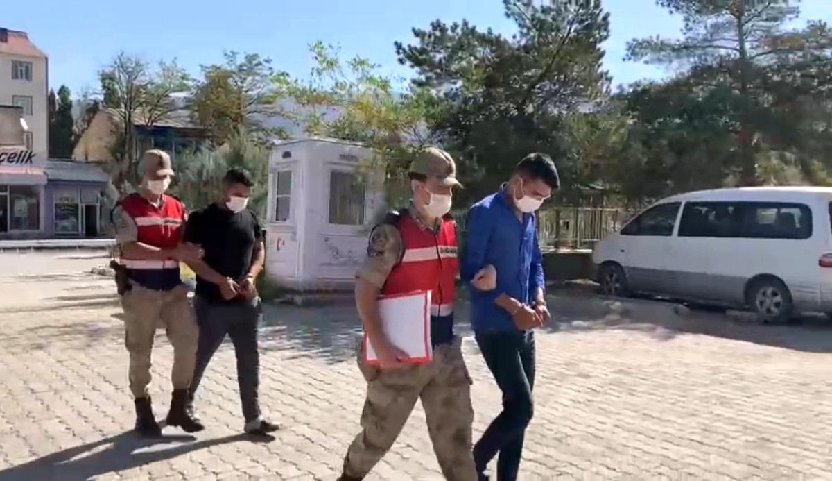 Muradiye\'de göçmen kaçakçılığı yapan 2 kişi tutuklandı