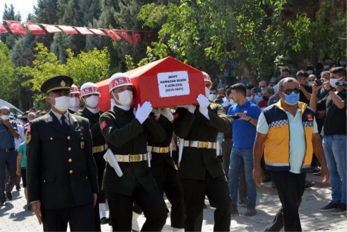 Son dakika haberleri... ŞEHİT UZMAN ÇAVUŞ RAMAZAN DEMİR, SON YOLCULUĞUNA UĞURLANDI