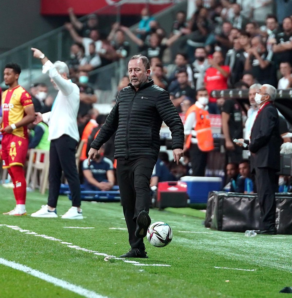 Sergen Yalçın, eski takımına puan kaptırmıyor
