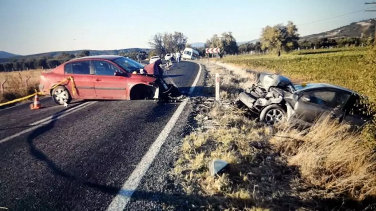 Direksiyon hakimiyetini kaybeden sürücü, karşıdan gelen otomobille çarpıştı: 1 ölü, 6 yaralı